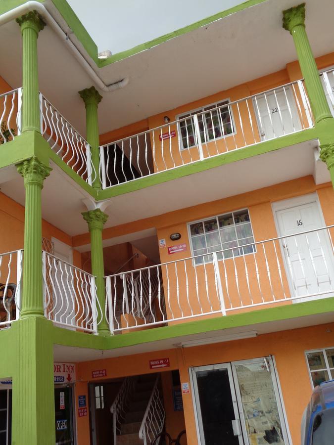 קינגסטון Tropical Manor Inn Half-Way-Tree מראה חיצוני תמונה